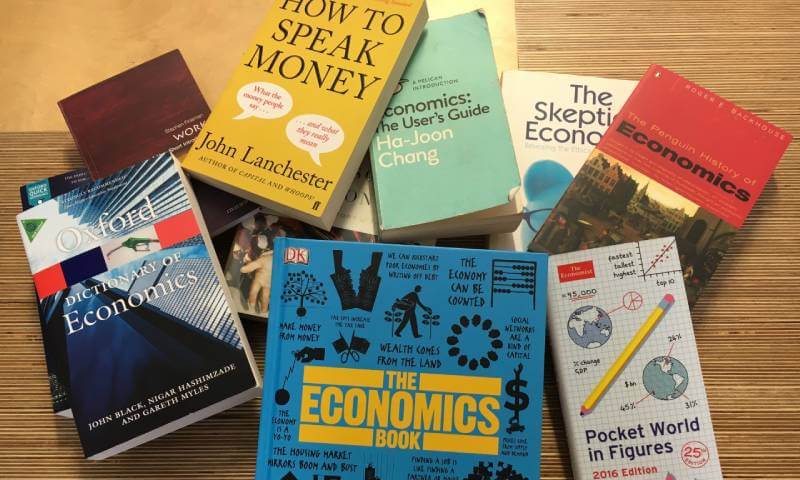 Top 4 sách tiếng anh chuyên ngành kinh tế hot nhất hiện nay